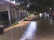 Záplavy ve škole v Poum Stiengu, v jedné ze škol založených sdružením Cambodian School Project - 15.10.2011 